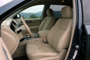 2015 Nissan Pathfinder (30)