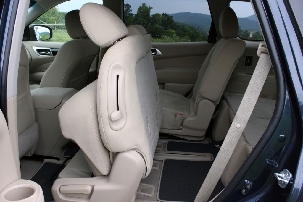 2015 Nissan Pathfinder (42)
