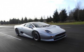 Let’s Go British For #SupercarSunday With Jaguar’s XJ220