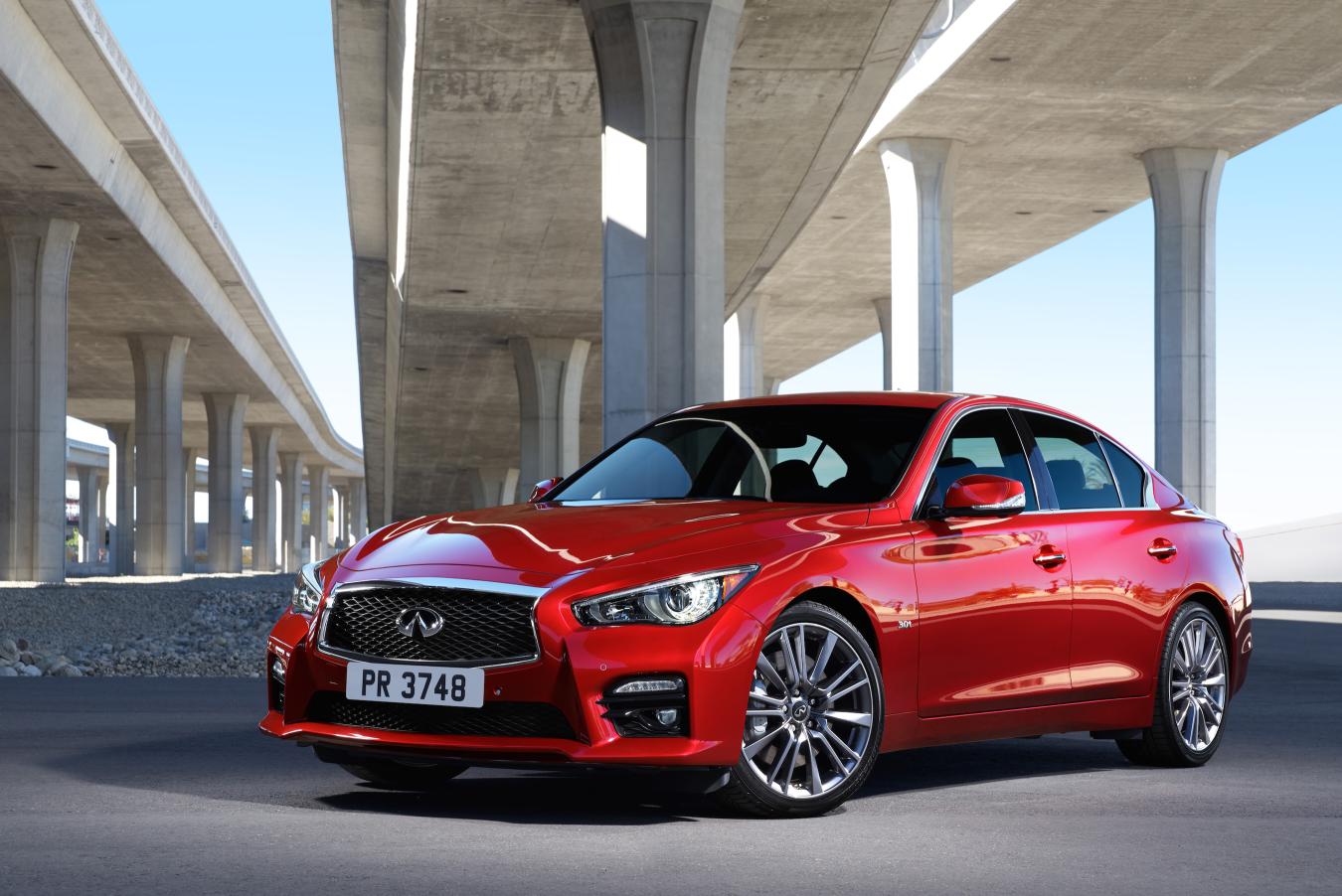2016_Infiniti_Q50_01
