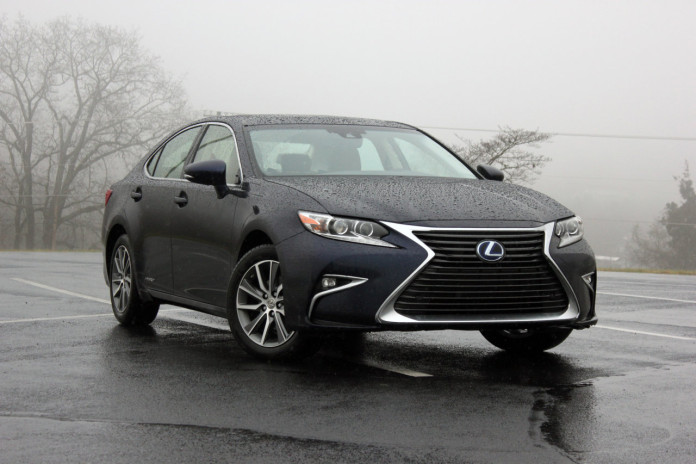 2016 Lexus ES 300h (47)